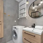 Lejlighed Exclusive And Modern Grey With Furnished Balcony In By Renters *