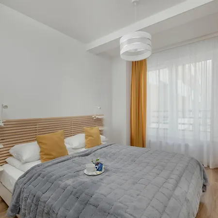 Lejlighed Exclusive And Modern Grey With Furnished Balcony In By Renters *